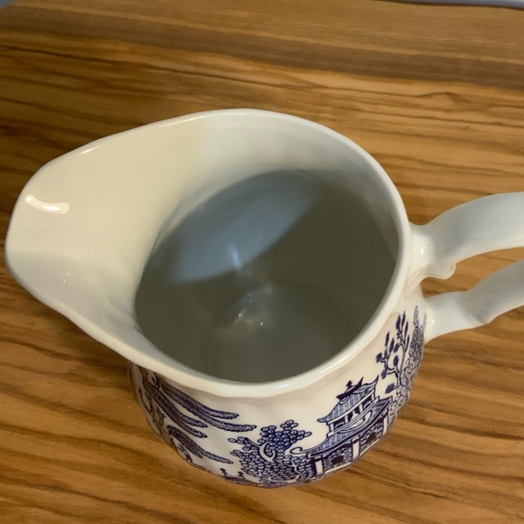 Blue Willow Style Creamer - Picture 3 of 16